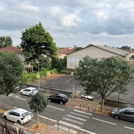 Daire Et Piscine Dans Agen