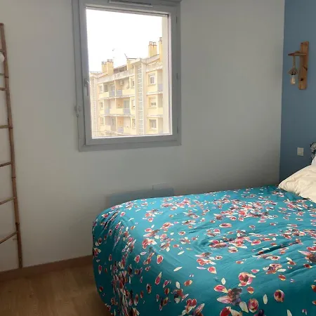 Et Piscine Dans Résidence *